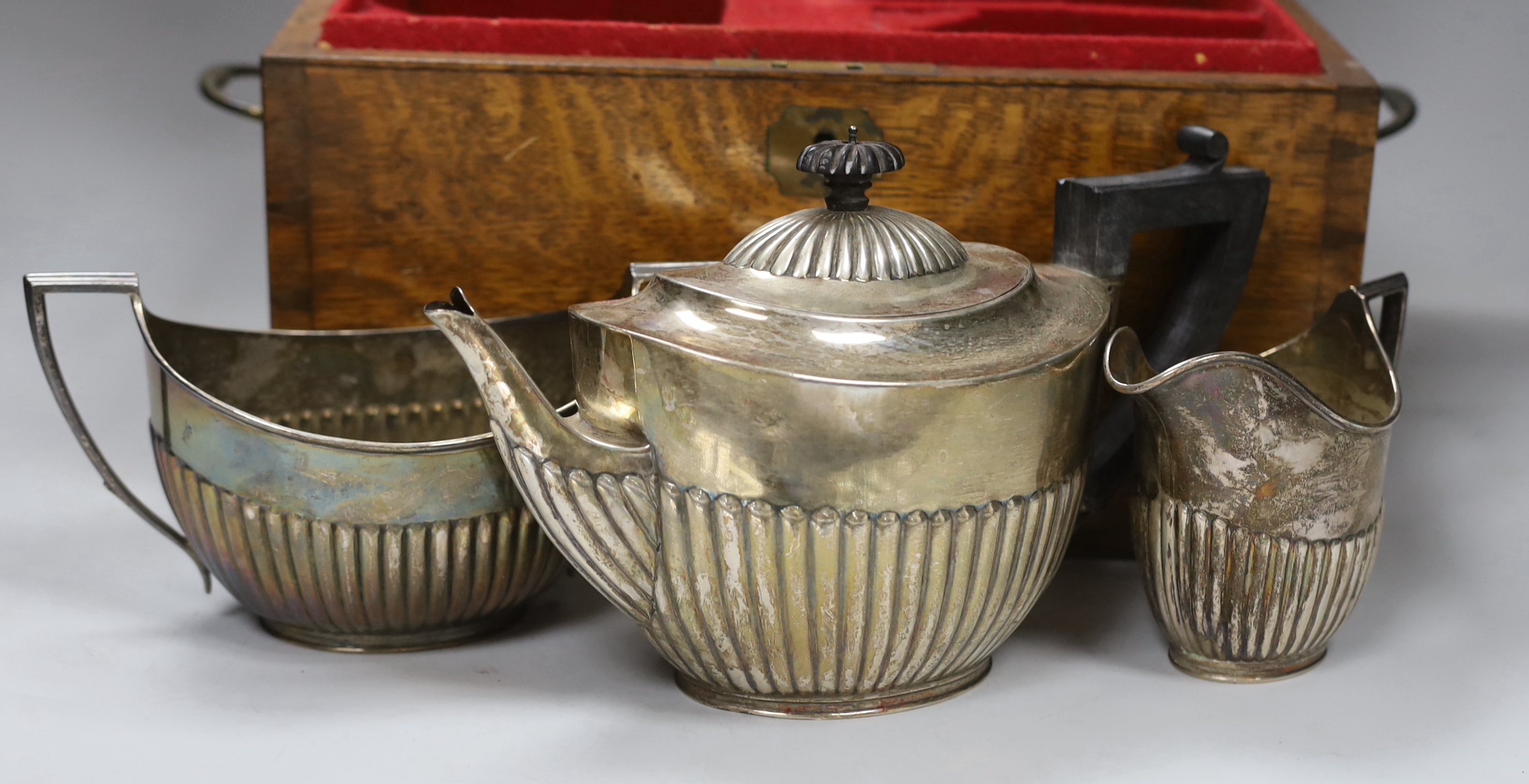 A Victorian demi-fluted oval silver three piece tea set by William & John Barnard, London, 1886, gross weight 30.5oz, in fitted oak two handled box.